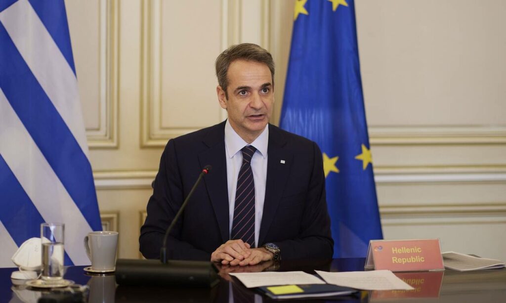 Μητσοτάκης στο Politico: Κάποιοι νομίζουν ότι μπορούν να συντρίψουν το ανθρώπινο πνεύμα με εκφοβισμό και όπλα
