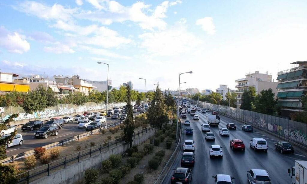 Μποτιλιάρισμα στην Αττική Οδό λόγω σύγκρουσης τεσσάρων οχημάτων