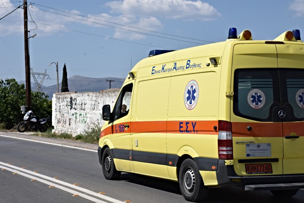 Ασθενοφόρο.