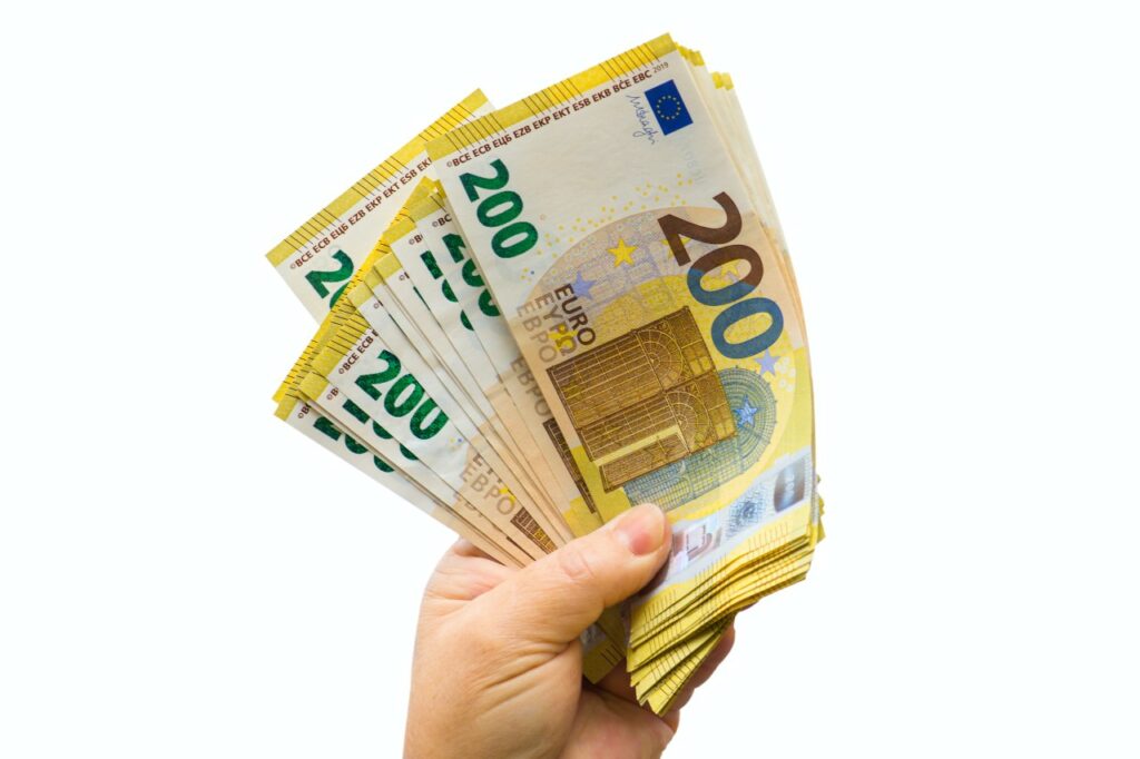 Πότε καταβάλλονται τα επιδόματα από τον ΟΠΕΚΑ