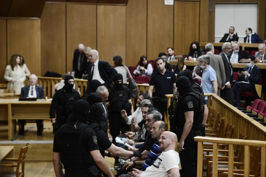 Ξεκίνησε η δίκη της Χρυσής Αυγής σε δεύτερο βαθμό - Απόντες Μιχαλολιάκος και Ρουπακιάς, ελάχιστοι καταδικασθέντες στη δικαστική αίθουσα