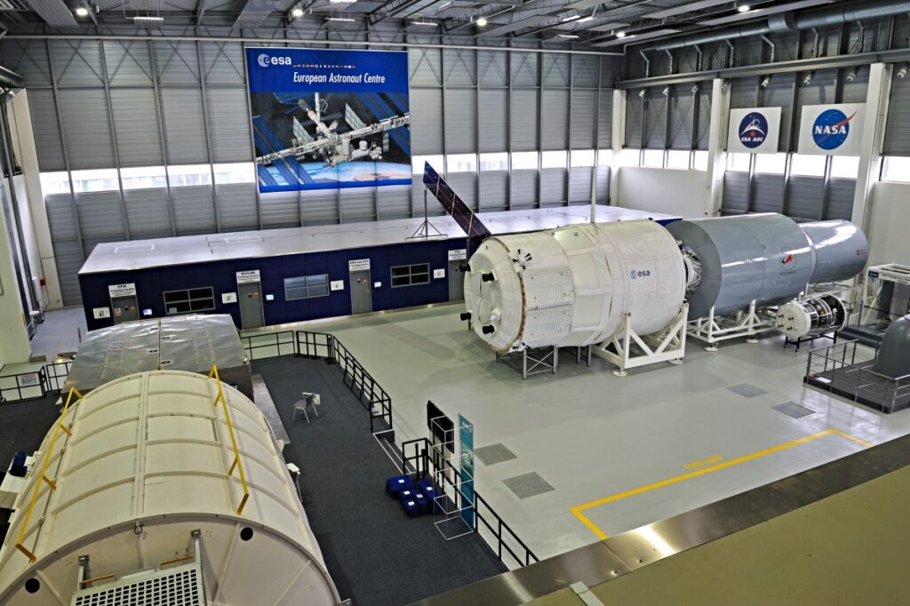 NASA, ESA.