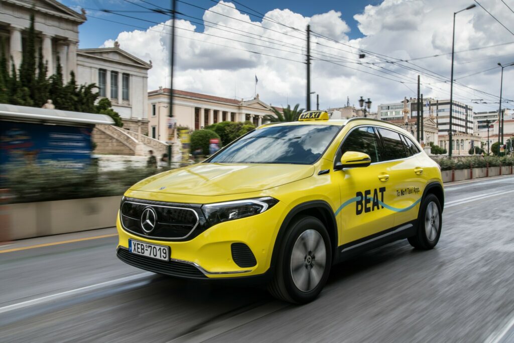 Η Beat ανακοίνωσε ότι θα χρεώνει extra 1,92-2€ ανά διαδρομή