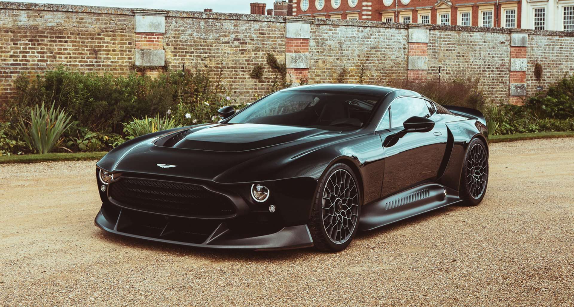 Aston Martin: Νέα στρατηγική για τους Βρετανούς