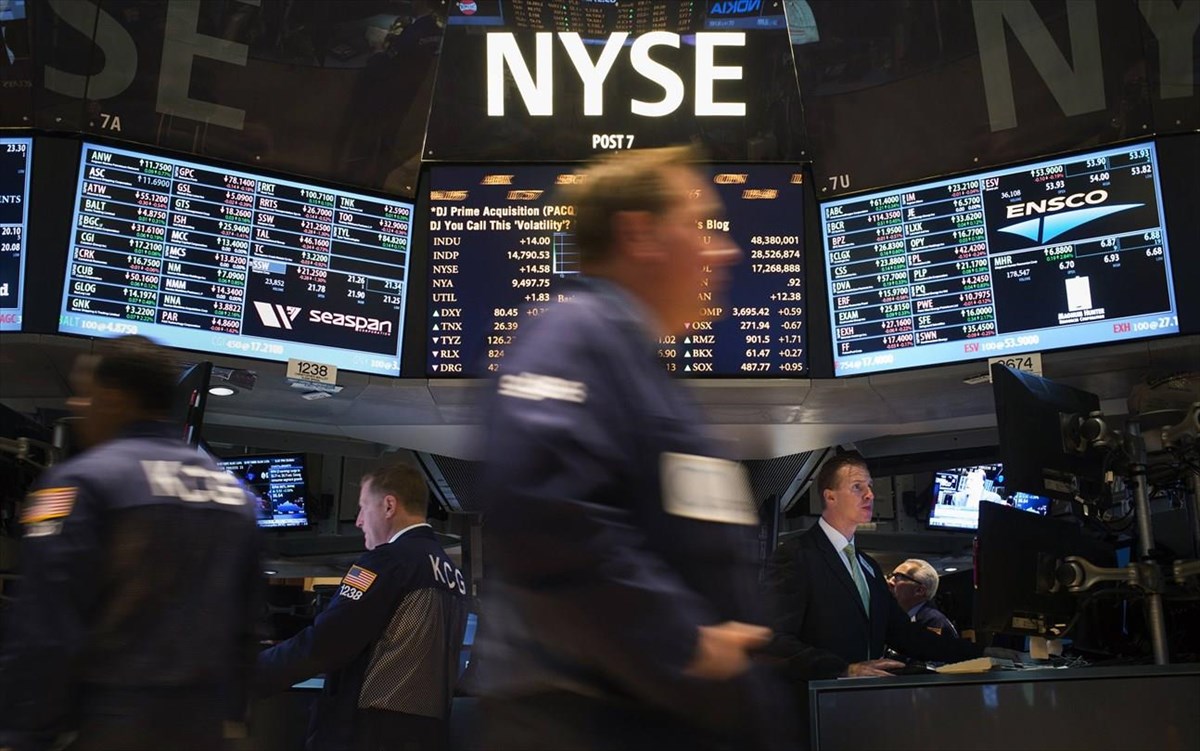 Μαζικό ξεπούλημα στη Wall Street: Βουτιά 4% για τον Nasdaq – Απώλειες 700 μονάδων για τον Dow Jones