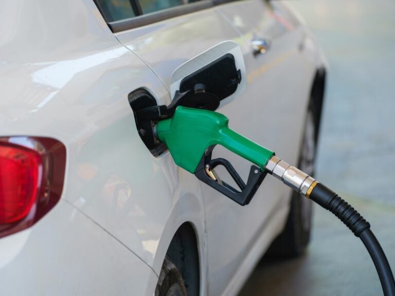 ΑΑΔΕ: Λουκέτο στα πρατήρια που πωλούν νοθευμένα καύσιμα και θα δημοσιοποιούνται τα στοιχεία τους