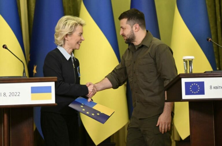 Ουκρανία: Υπό καθεστώς ένταξης στην ΕΕ - Σύσταση της Κομισιόν - Ζελένσκι: Ιστορική απόφαση