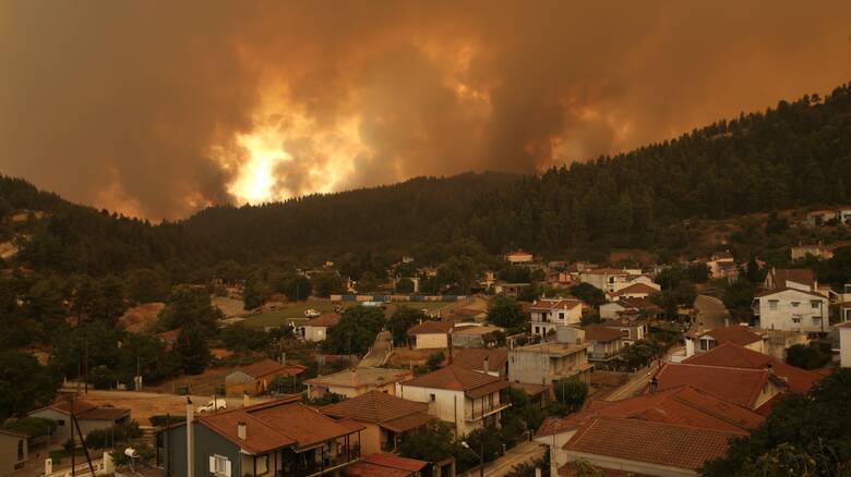 Φωτιά στην Εύβοια: Βελτιωμένη η εικόνα της πυρκαγιάς - Ολονύχτια μάχη να τεθεί υπό έλεγχο η φωτιά