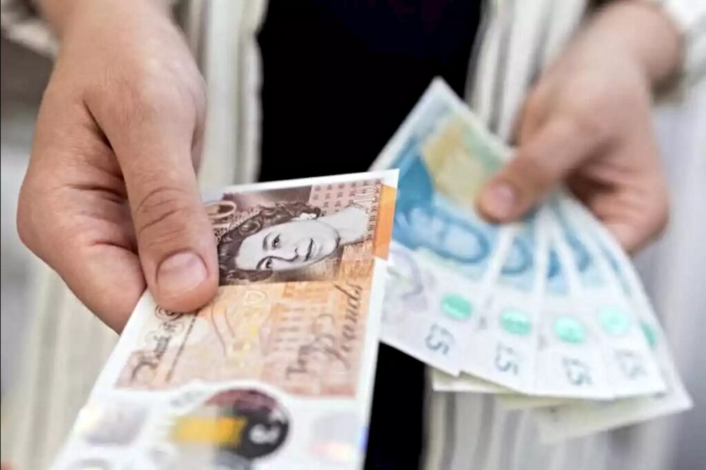 Μεγάλη Βρετανία, μισθοί δημοσίων υπαλλήλων.