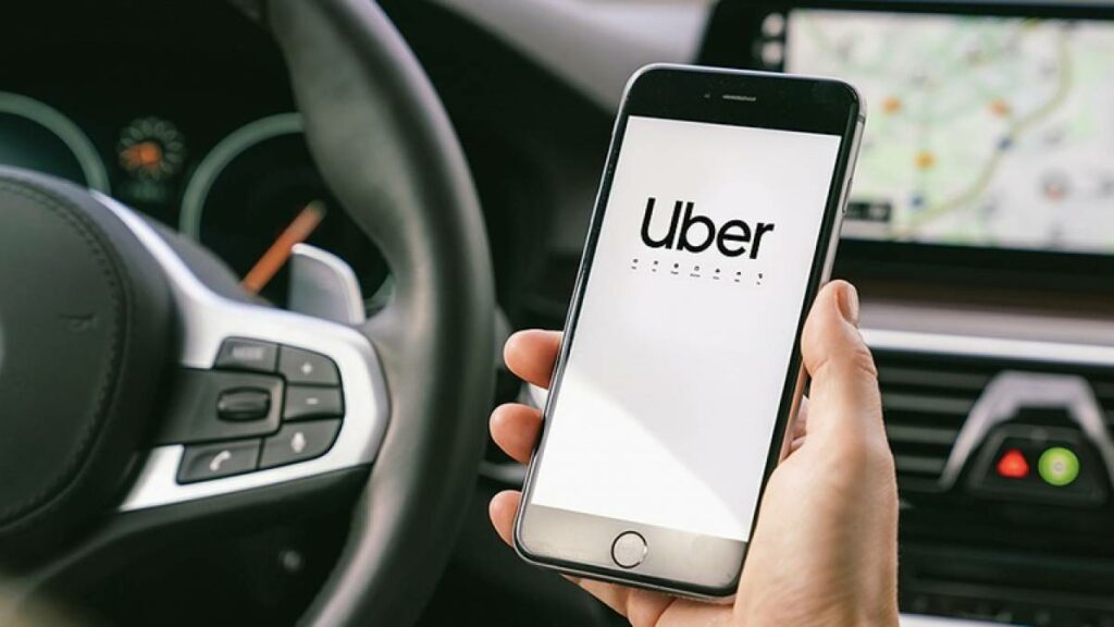 Uber: Θεαματική αύξηση της τουριστικής κίνησης τον Μάιο στην Ελλάδα