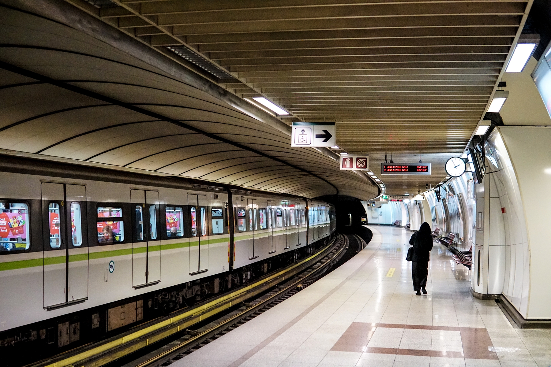 Μετρό: Έρχεται δωρεάν WiFi για τους επιβάτες
