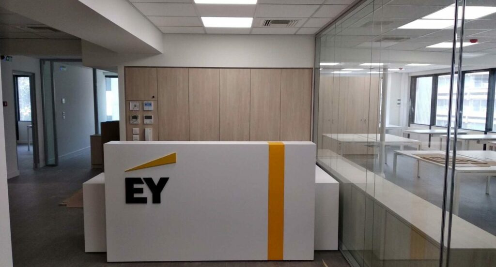 EY: Επένδυση $1 δισ. σε τεχνολογική πλατφόρμα επόμενης γενιάς