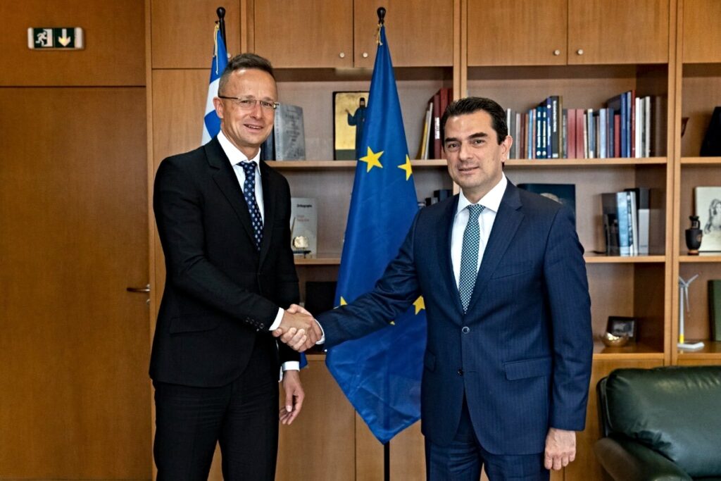 Κώστας Σκρέκας, Πίτερ Σιγιάρτο.