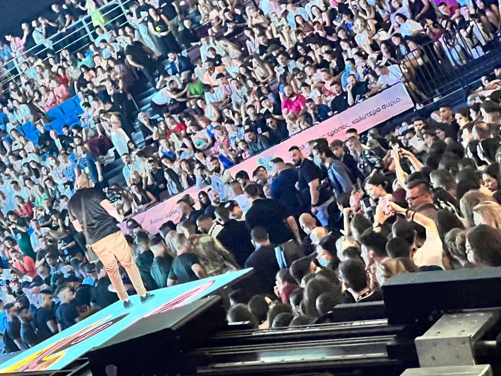 MAD VMA 2022 - Τάσος Ξιαρχό: Είδα να βγαίνει όπλο και αποφάσισα να φυγαδεύσω την Τάμτα