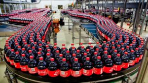 Coca Cola: Επενδύσεις 17 εκατ. ευρώ έως το 2025 στο εργοστάσιο Φυσικού Μεταλλικού Νερού ΑΥΡΑ