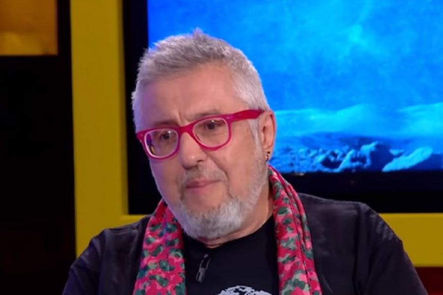 Στάθης Παναγιωτόπουλος: Οι οικονομικές δυσκολίες τον ανάγκασαν να ανοίξει το μπαρ στην Αλόνησσο