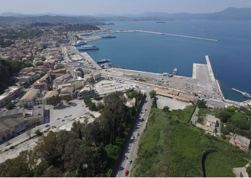 μαρίνα mega-yacht στην Κέρκυρα