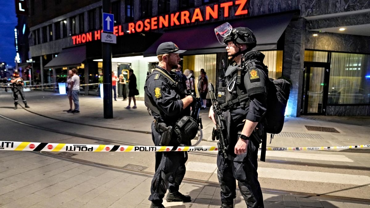 Νορβηγία: Δύο νεκροί και δέκα τραυματίες ύστερα από πυροβολισμούς σε νυχτερινό κέντρο του Όσλου.
