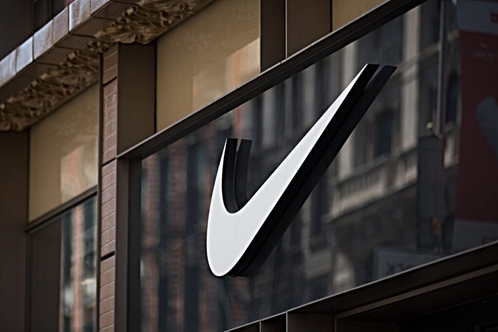NIKE.