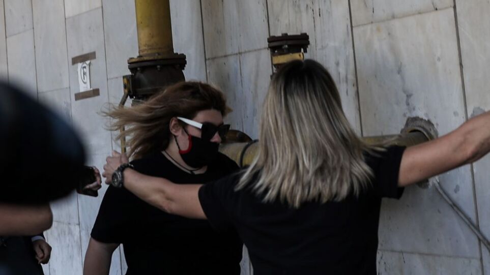 Θάνατος τριών παιδιών στην Πάτρα: Η Δήμητρα μιλά για την ώρα θανάτου της Ίριδας