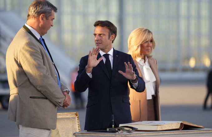 220626154710_macron266_ap