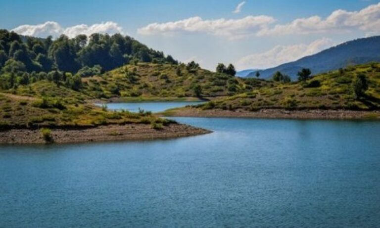 Μέτσοβο: Αγνοείται 16χρονος που έκανε βουτιά στη λίμνη πηγών Αώου