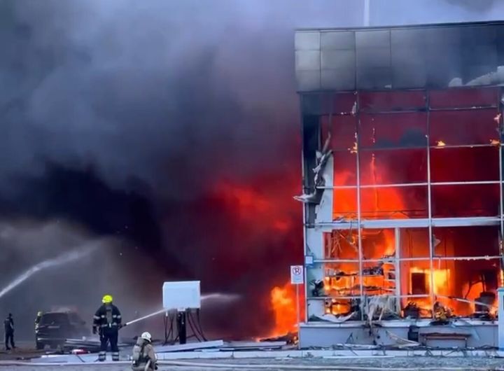 Πυραυλική επίθεση σε πολυσύχναστο εμπορικό κέντρο