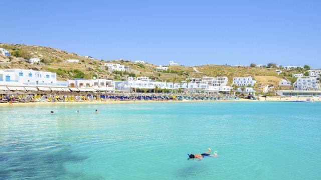θαλάσσια μέσα αναψυχής στον Πλατύ Γιαλό της Μυκόνου