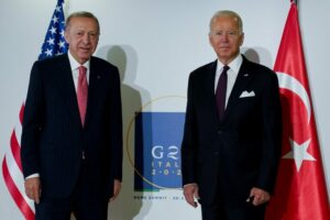 NATO: Ξεκίνησε η συνάντηση Mπάιντεν-Ερντογάν
