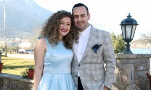 Μαυρίκιος Μαυρικίου-Ιλάειρα Ζήση: Παρουσίασαν το προσκλητήριο του γάμου τους αξίας 200 ευρώ το καθένα