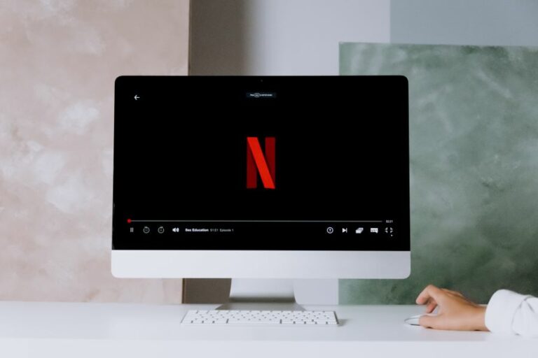 Το Netflix απέλυσε ακόμη 300 εργαζομένους - Έχει χάσει 200.000 συνδρομητές κι αναμένεται να «φύγουν» κι άλλοι