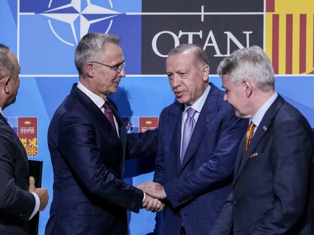 Κυβέρνηση: Γιατί συνιστά αναδίπλωση της Τουρκίας η άρση βέτο για Φινλανδία-Σουηδία