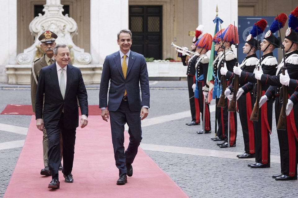 Μητσοτάκη με Ντράγκι στο Palazzo Chigi