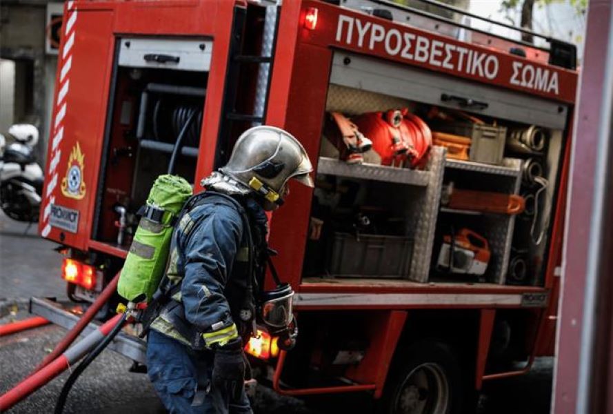 Μεγάλη φωτιά στην Περιφερειακή οδό του Αιγάλεω - Άμεση κινητοποίηση της Πυροσβεστικής