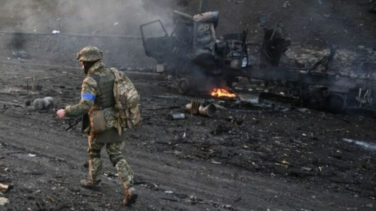 Πόλεμος στην Ουκρανία: Σφοδρές επιθέσεις κατά ουκρανικών κέντρων διοίκησης και αποθηκών οπλισμού