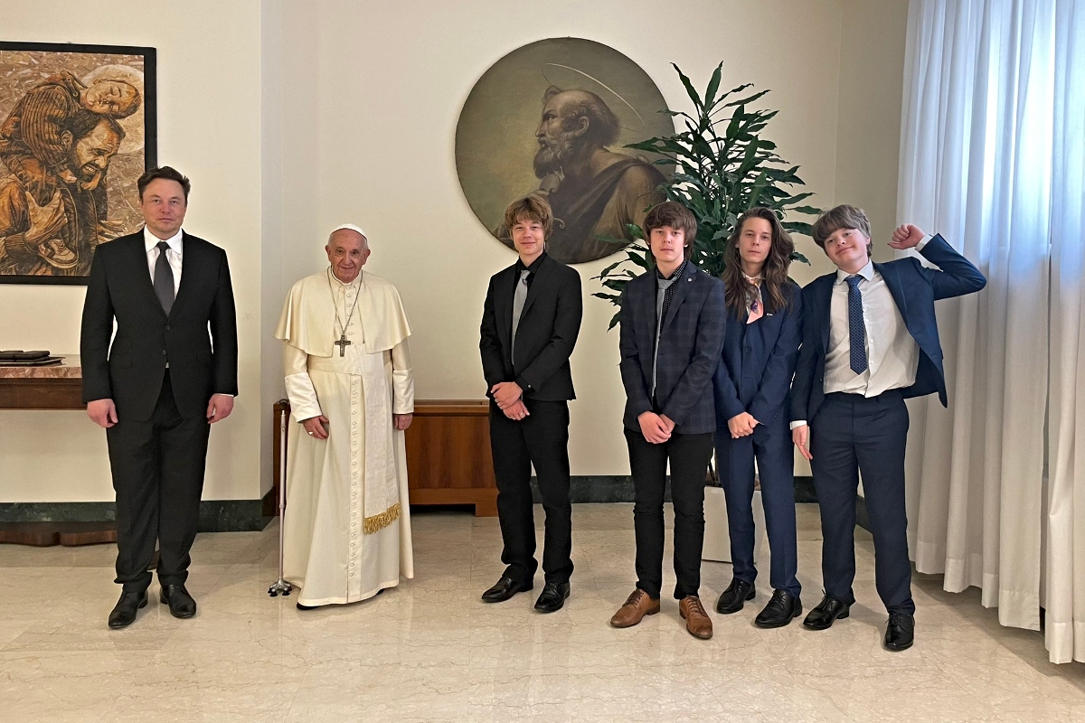 Ίλον Μασκ, οικογένεια, Πάπας Φραγκίσκος.
