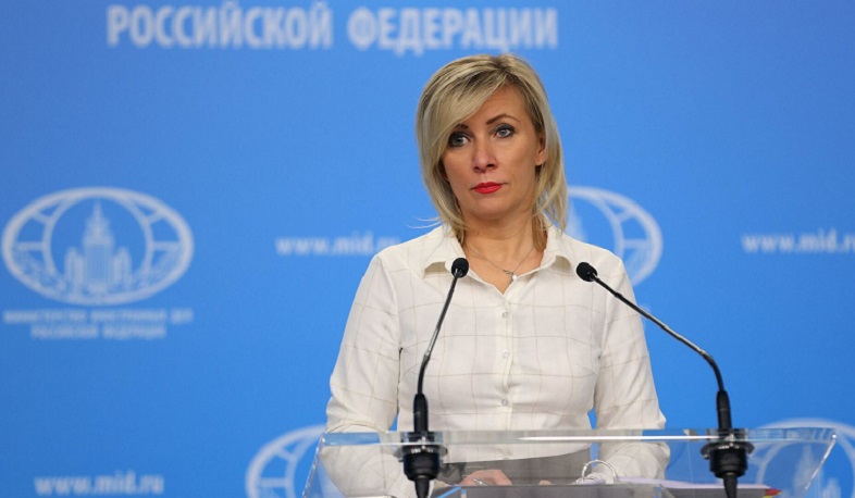 Η Ρωσίδα αξιωματούχος φαίνεται πως εκτός από την πολιτική ασχολείται και με την... κηπουρική.