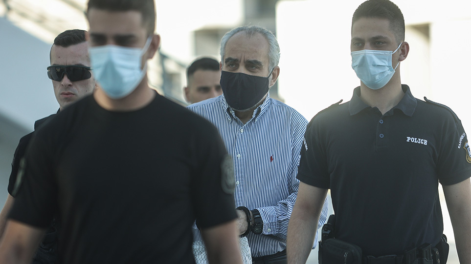 Δίκη ψευτογιατρού: «Δεν έχω καμία σχέση, καμία συνεργασία μαζί του»