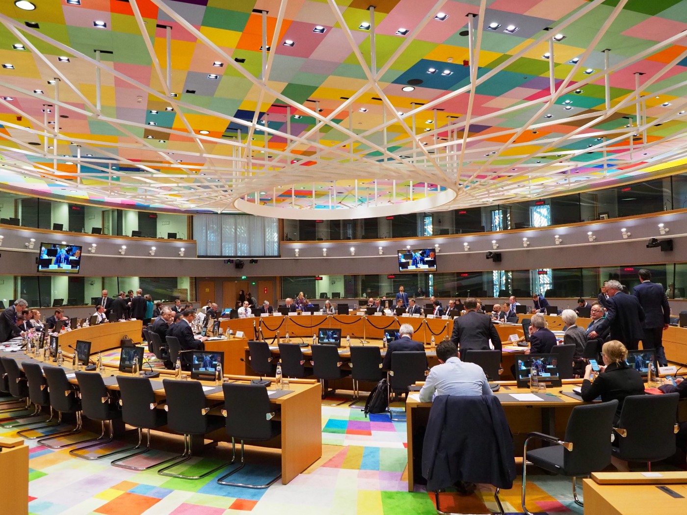 Eurogroup: Εύσημα για τον ελληνικό προϋπολογισμό - Προειδοποιήσεις σε Γαλλία και Γερμανία