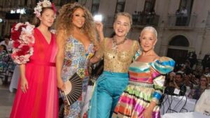 Dolce & Gabbana: Έλεν Μίρεν, Σάρον Στόουν, Μαράια Κάρεϊ και Ντρου Μπάριμορ εντυπωσίασαν στο show