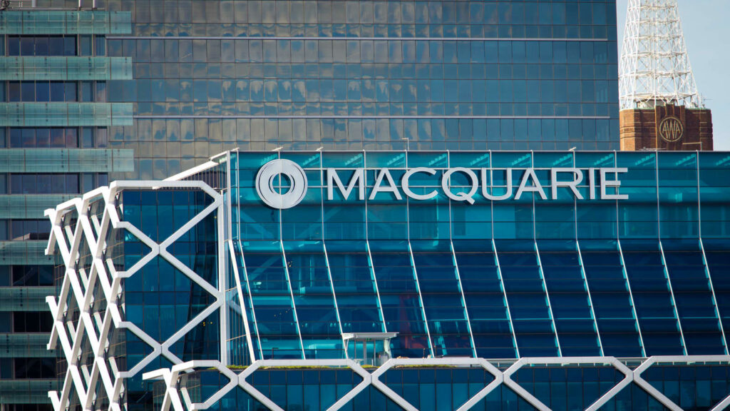 Macquarie: Επενδύσεις €12-15 δισ. σε ενέργεια, τηλεπικοινωνίες, ηλεκτροκίνηση, παραχωρήσεις