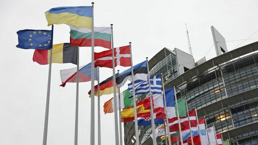 Η Κομισιόν προτείνει νέες κυρώσεις κατά της Ρωσίας