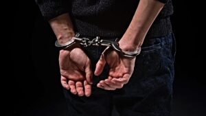 Σύλληψη ανδρών στο Χαλάνδρι, «μαϊμού» ρούχα.