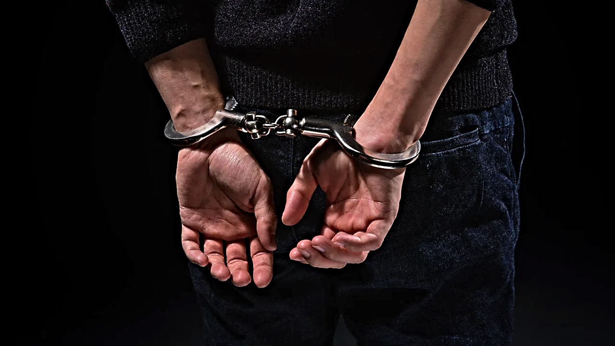 Σύλληψη ανδρών στο Χαλάνδρι, «μαϊμού» ρούχα.