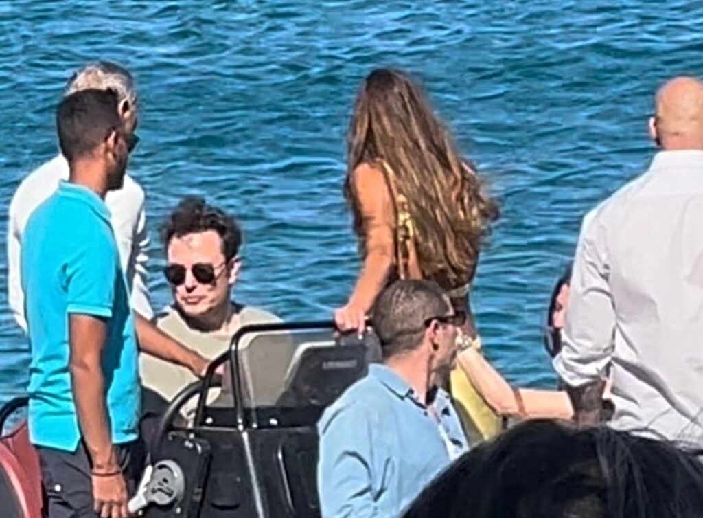 Ίλον Μασκ, Μύκονος.