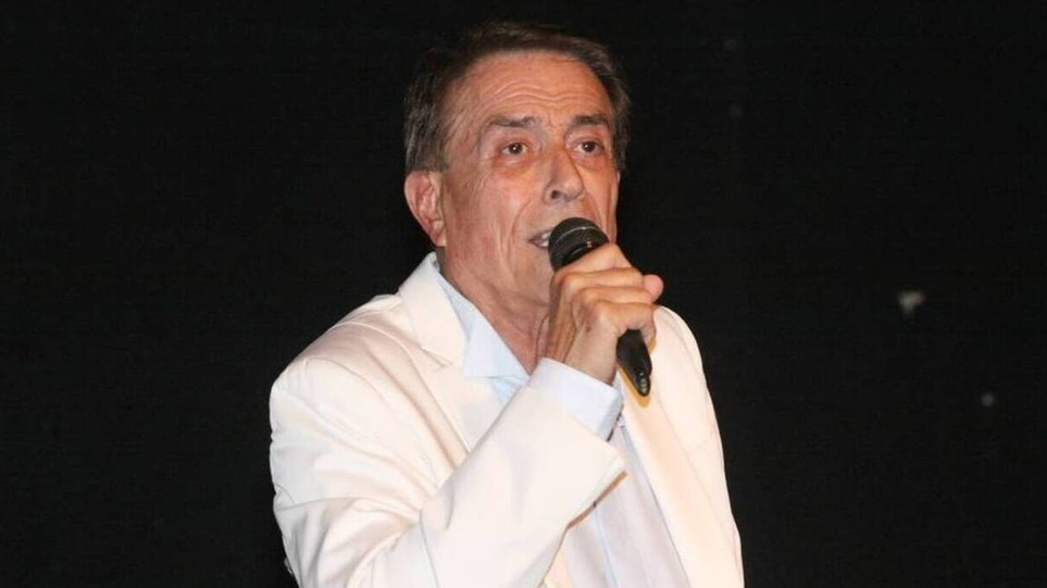 Δάκης: «Ο Σάκης Ρουβάς έμενε στο σπίτι του και όταν έγινε γνωστός, εξαφανίστηκε», λέει φίλος του