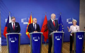 Ούρσουλα φον ντερ Λάιεν: Ξεκινούν οι ενταξιακές διαπραγματεύσεις με Σκόπια και Τίρανα