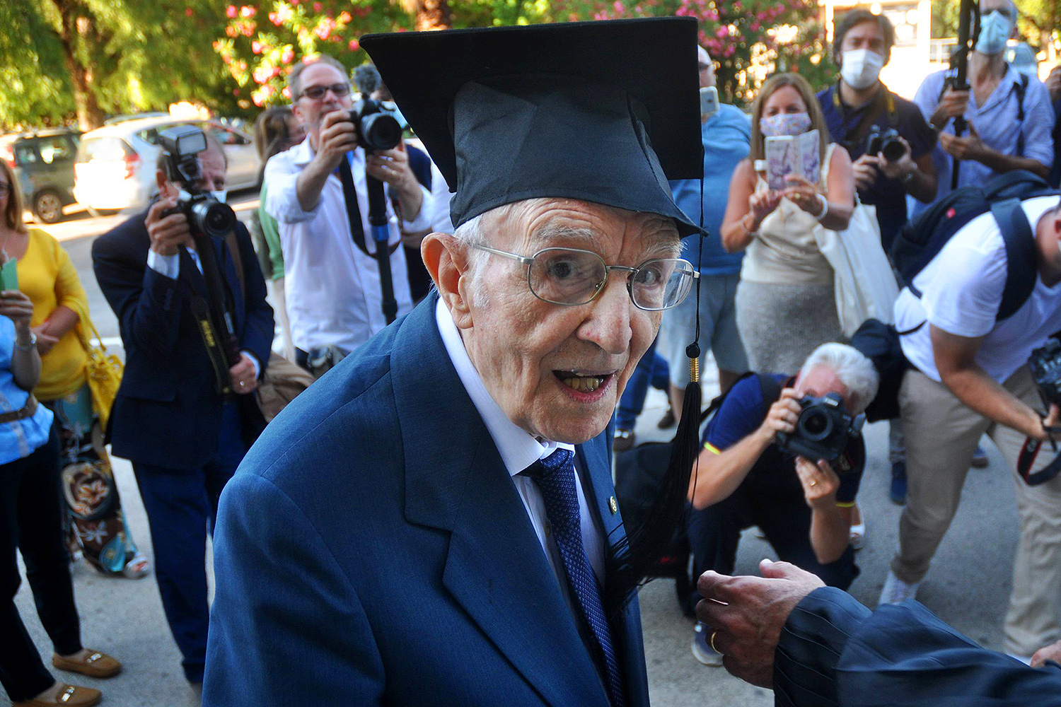 Ιταλία: Ο γηραιότερος πτυχιούχος της Ιταλίας πήρε και μάστερ, στα 98 του χρόνια