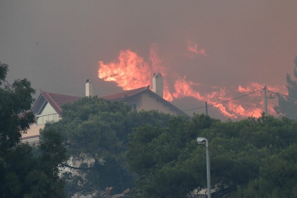 Κατερίνα Στεφανίδη: Καίγεται το σπίτι της στην Παλλήνη