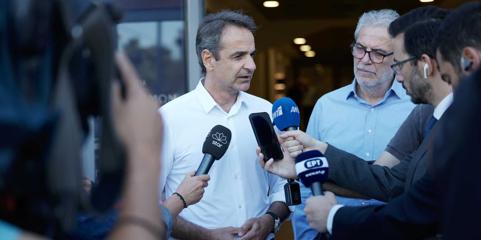 Κυριάκος Μητσοτάκης: Επίσκεψη στις πυρόπληκτες περιοχές- «Είμαστε ευγνώμονες» είπε ο πρωθυπουργός στους πυροσβέστες